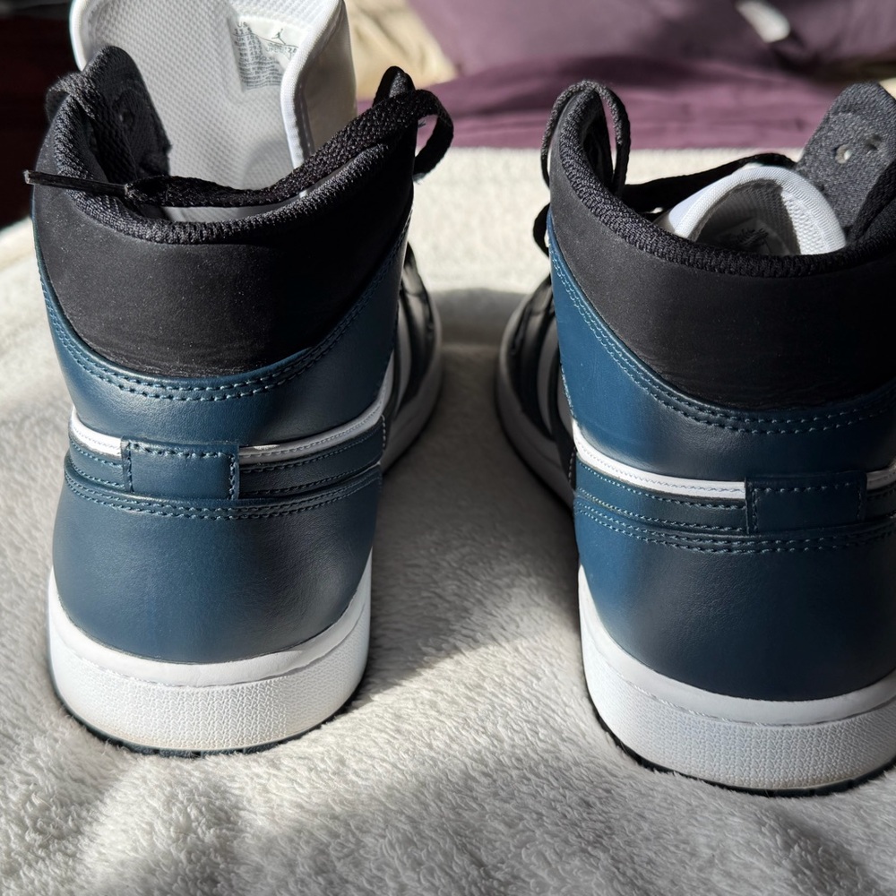 Jordan 1 Mids - Armory Navy - Picture 3 of 8